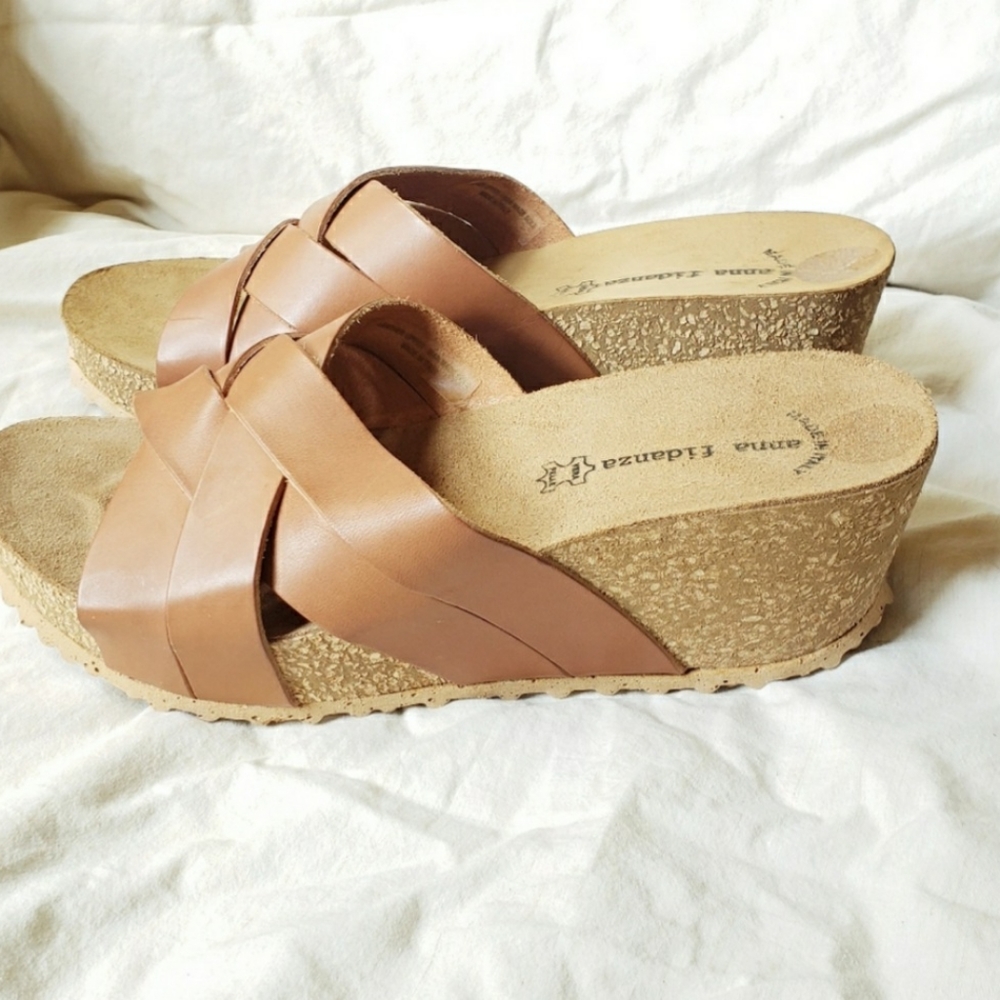 NWOT Anna Fidanza leather wedge sandals 8.5